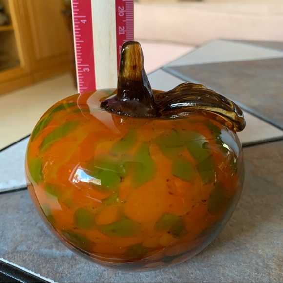 PIER 1 IMPORTS. NWT. Green/Orange Glass Apple. - Picture 3 of 4